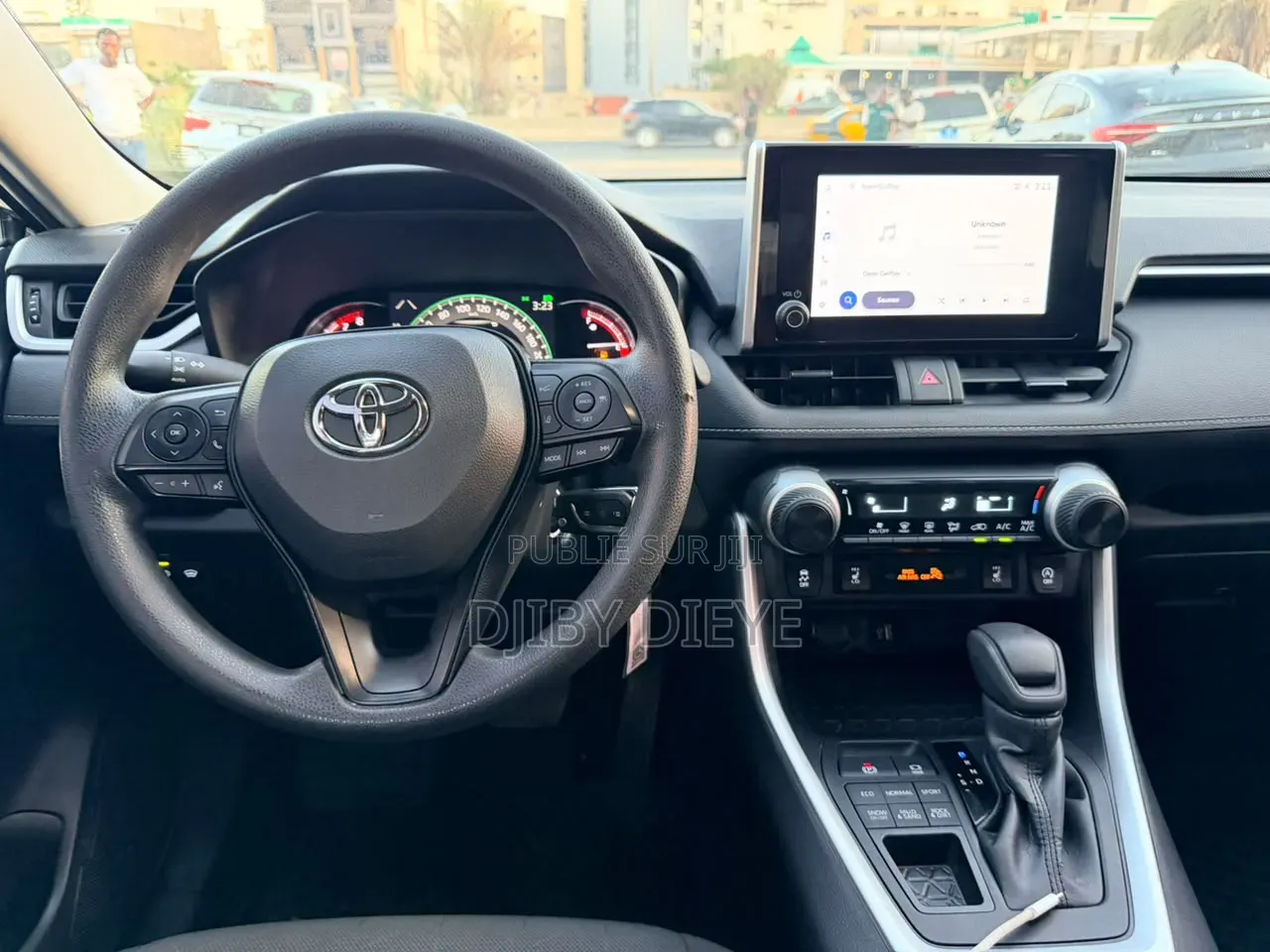 Toyota RAV4 LE 2025 Noir