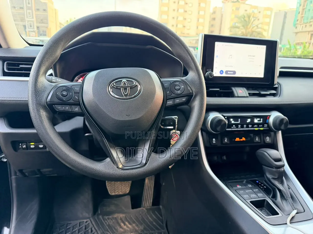 Toyota RAV4 LE 2025 Noir