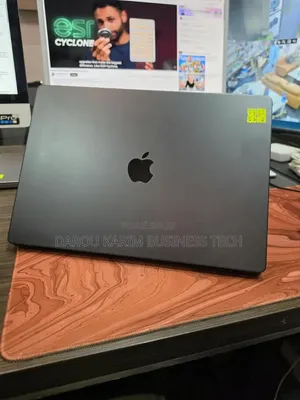 Nouveau Pomme MacBook Pro 2024 M4 Pro 24GB Apple M4 Pro SSD 512GB
