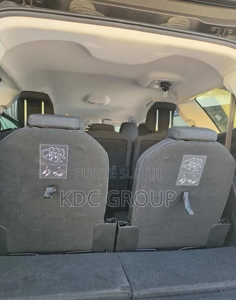 Peugeot 5008 2020 Gris