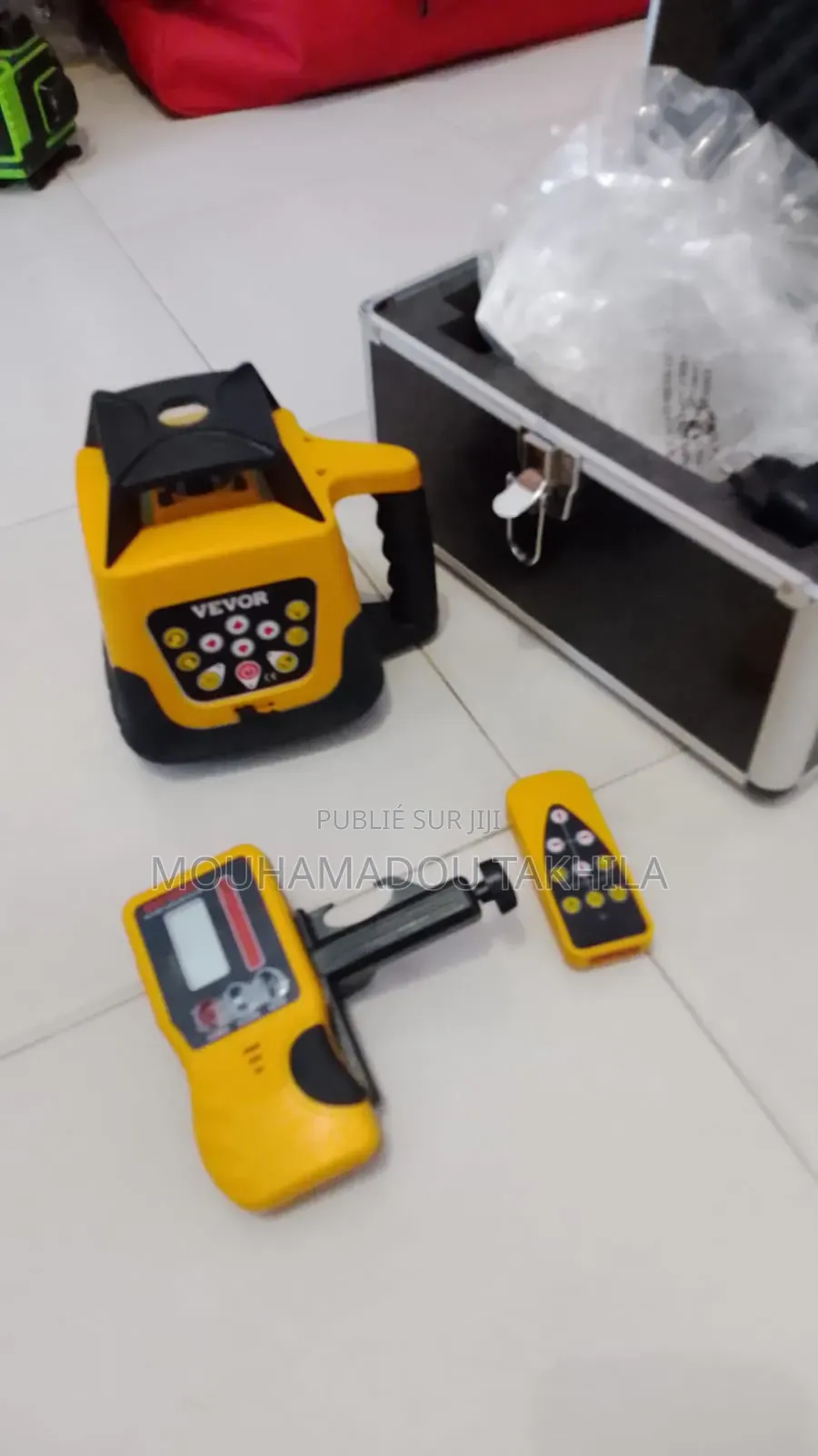 Niveau Laser Rotatif Autonivelant VEVOR De Couleur Jaune Et Noire