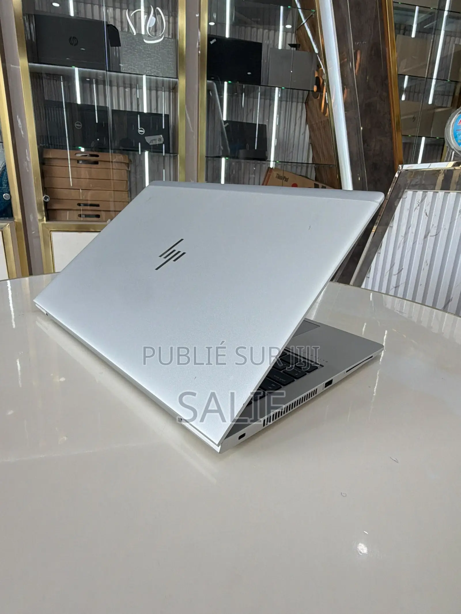 Ordinateur portable HP 14-dq1025cl 8GB Intel Core i5 SSD 256GB