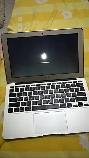 Ordinateur portable Pomme MacBook 2015 8GB Intel Pentium SSD 128GB