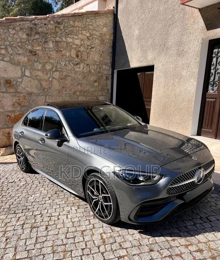 Mercedes-Benz C300 2024 Gris