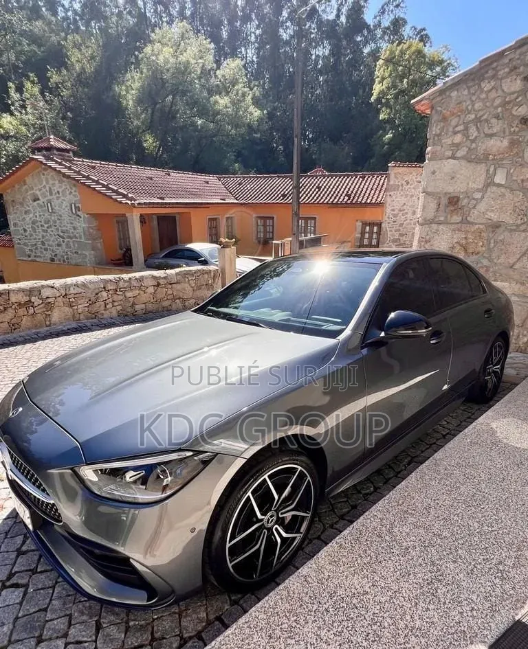Mercedes-Benz C300 2024 Gris