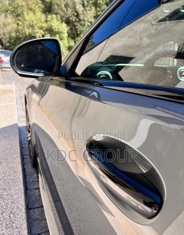 Mercedes-Benz C300 2024 Gris