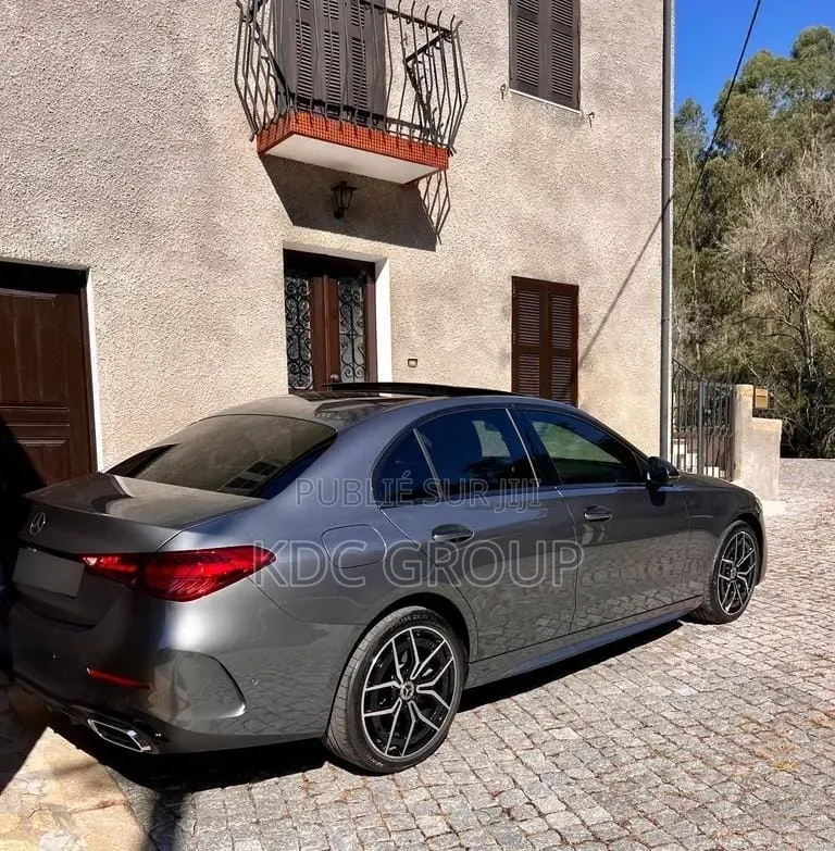 Mercedes-Benz C300 2024 Gris