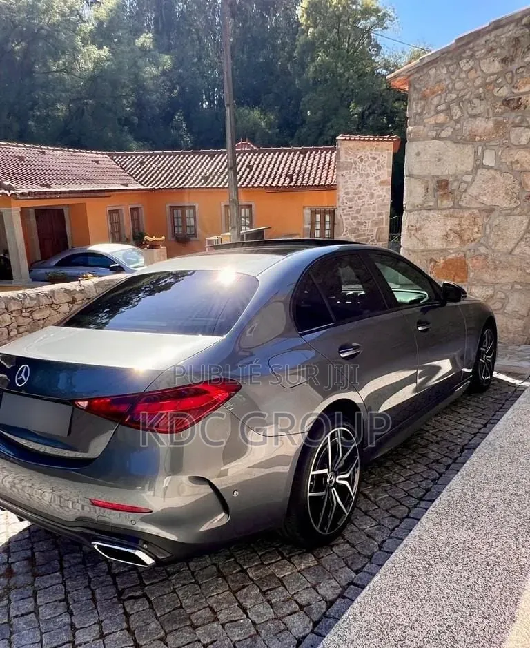 Mercedes-Benz C300 2024 Gris
