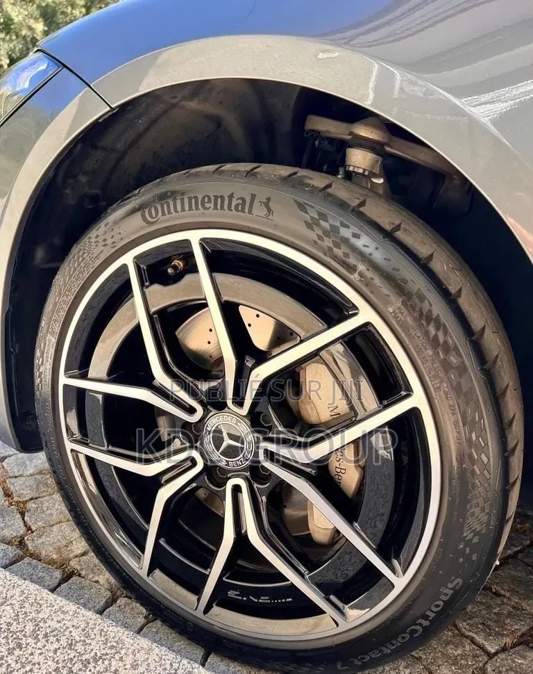 Mercedes-Benz C300 2024 Gris