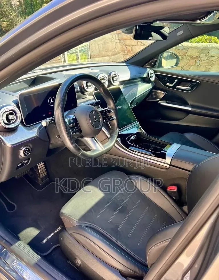 Mercedes-Benz C300 2024 Gris