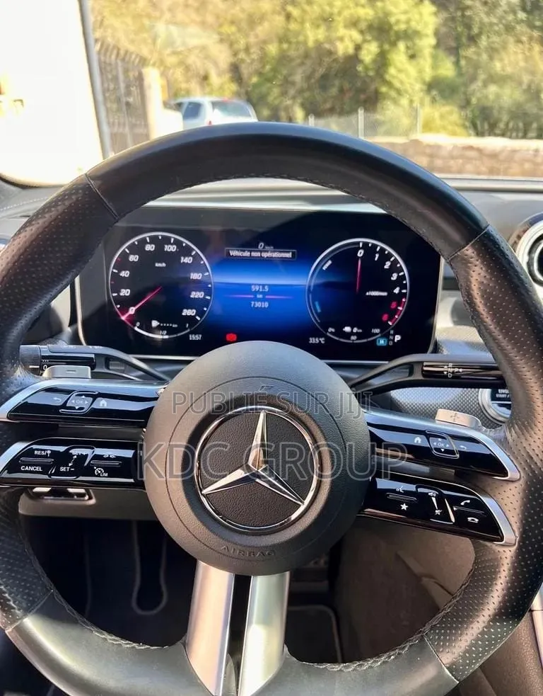 Mercedes-Benz C300 2024 Gris