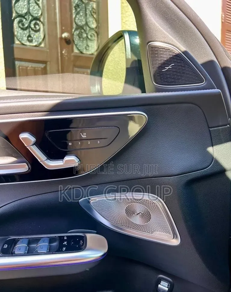 Mercedes-Benz C300 2024 Gris