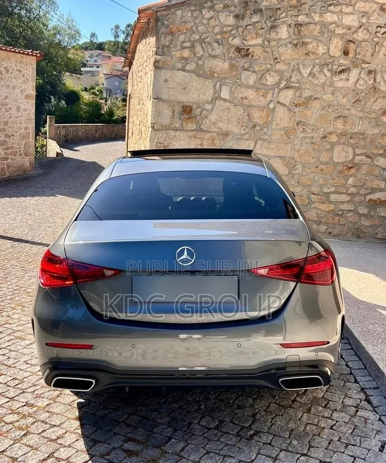Mercedes-Benz C300 2024 Gris