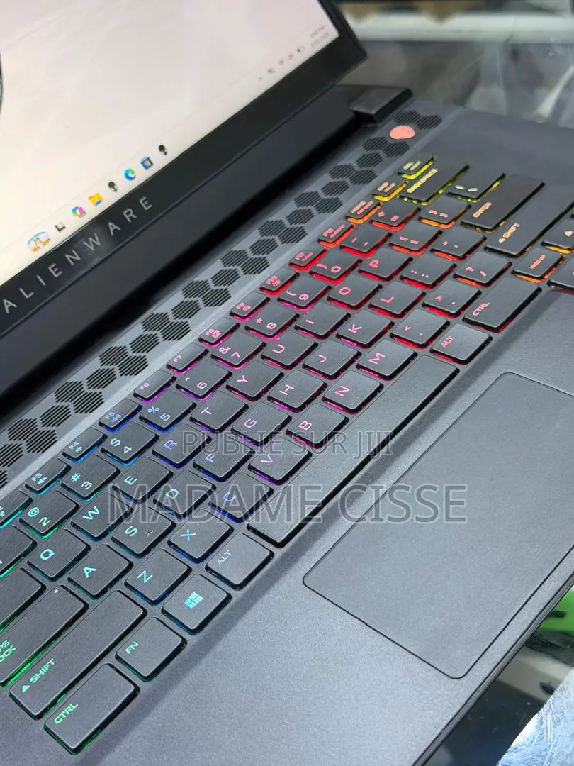 Nouveau Alienware M16 R2 16GB Intel Core Ultra 9 SSD 1T