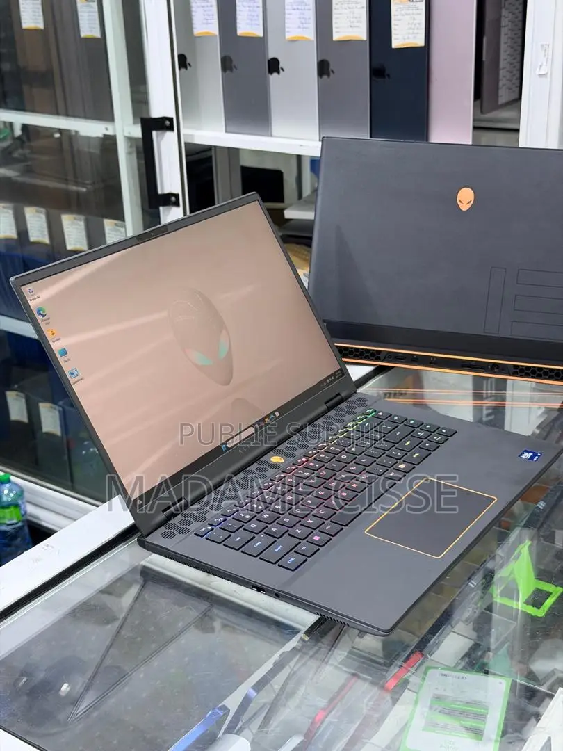 Nouveau Alienware M16 R2 16GB Intel Core Ultra 9 SSD 1T
