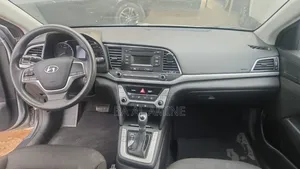 Hyundai Elantra 2017 Gris