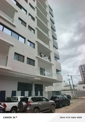 Meublé 4chbre Appartement dans Appartement Point E  à Louer