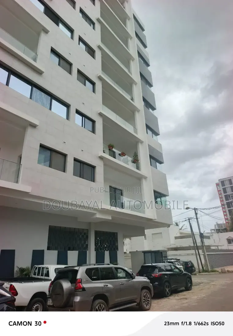 Meublé 4chbre Appartement dans Appartement Point E  à Louer