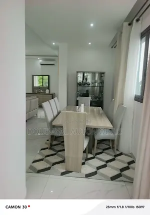 Meublé 4chbre Appartement dans Appartement Point E  à Louer