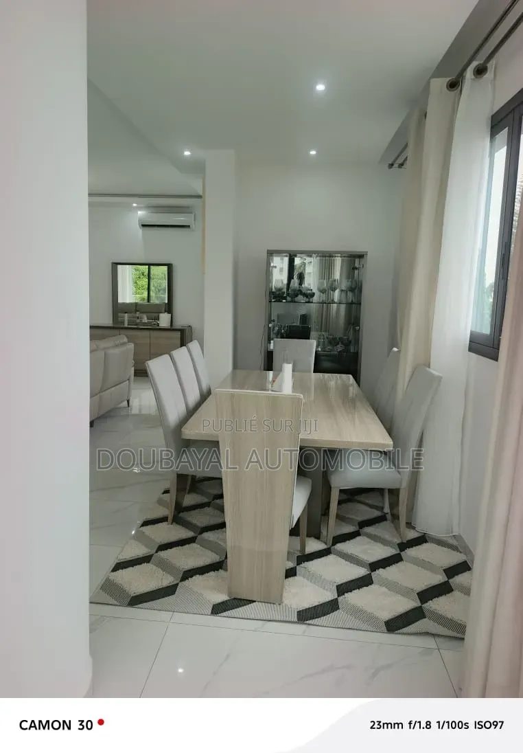 Meublé 4chbre Appartement dans Appartement Point E  à Louer