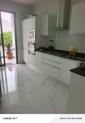 Meublé 4chbre Appartement dans Appartement Point E  à Louer
