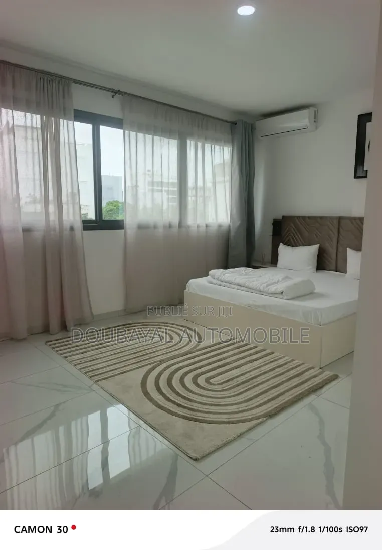 Meublé 4chbre Appartement dans Appartement Point E  à Louer