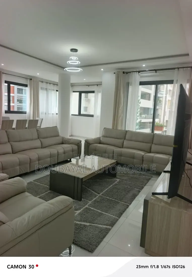 Meublé 4chbre Appartement dans Appartement Point E  à Louer