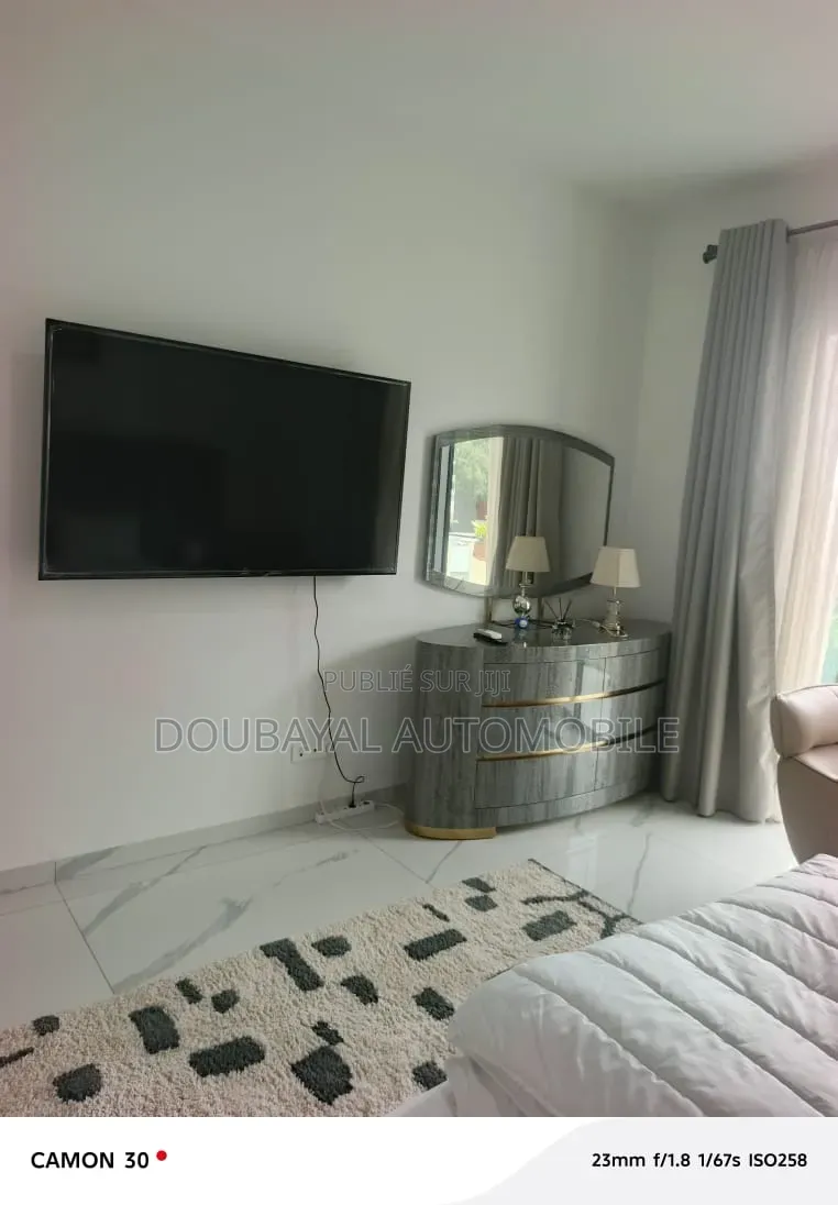 Meublé 4chbre Appartement dans Appartement Point E  à Louer