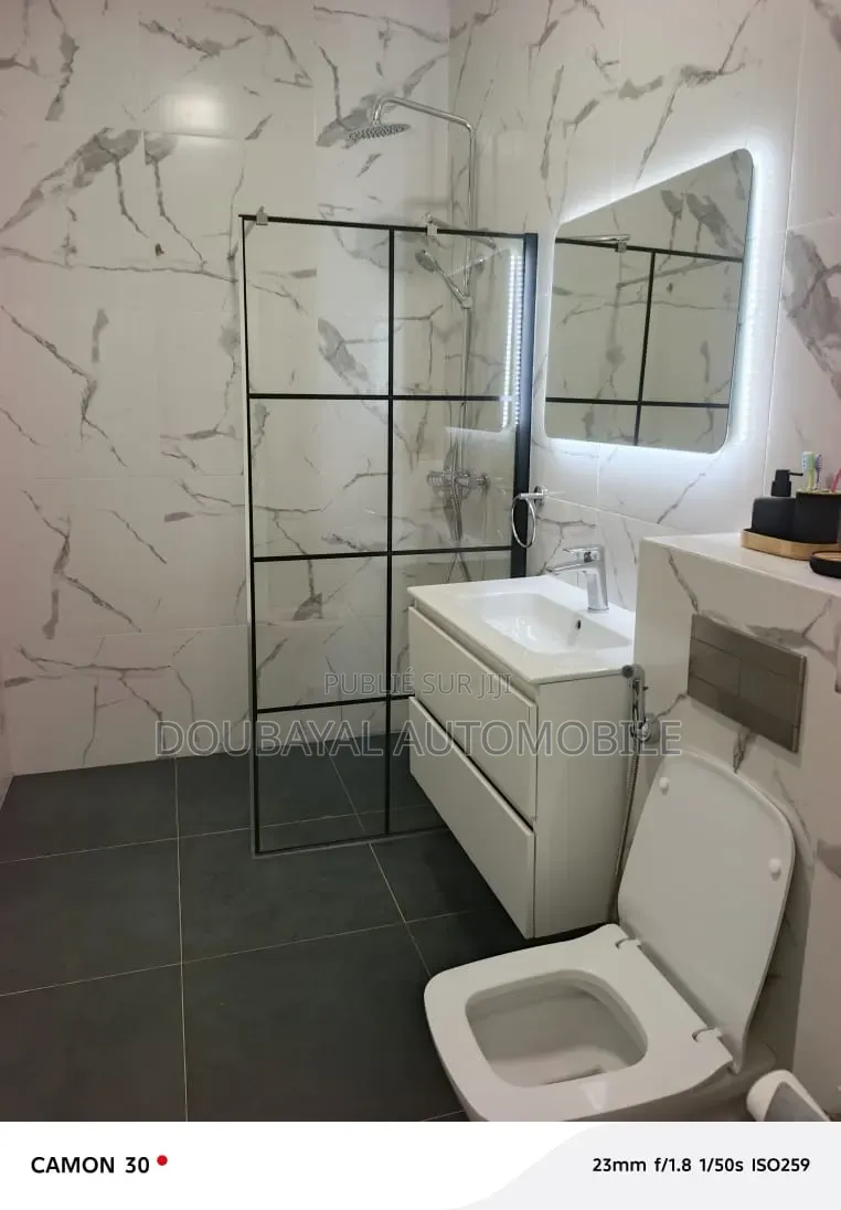 Meublé 4chbre Appartement dans Appartement Point E  à Louer