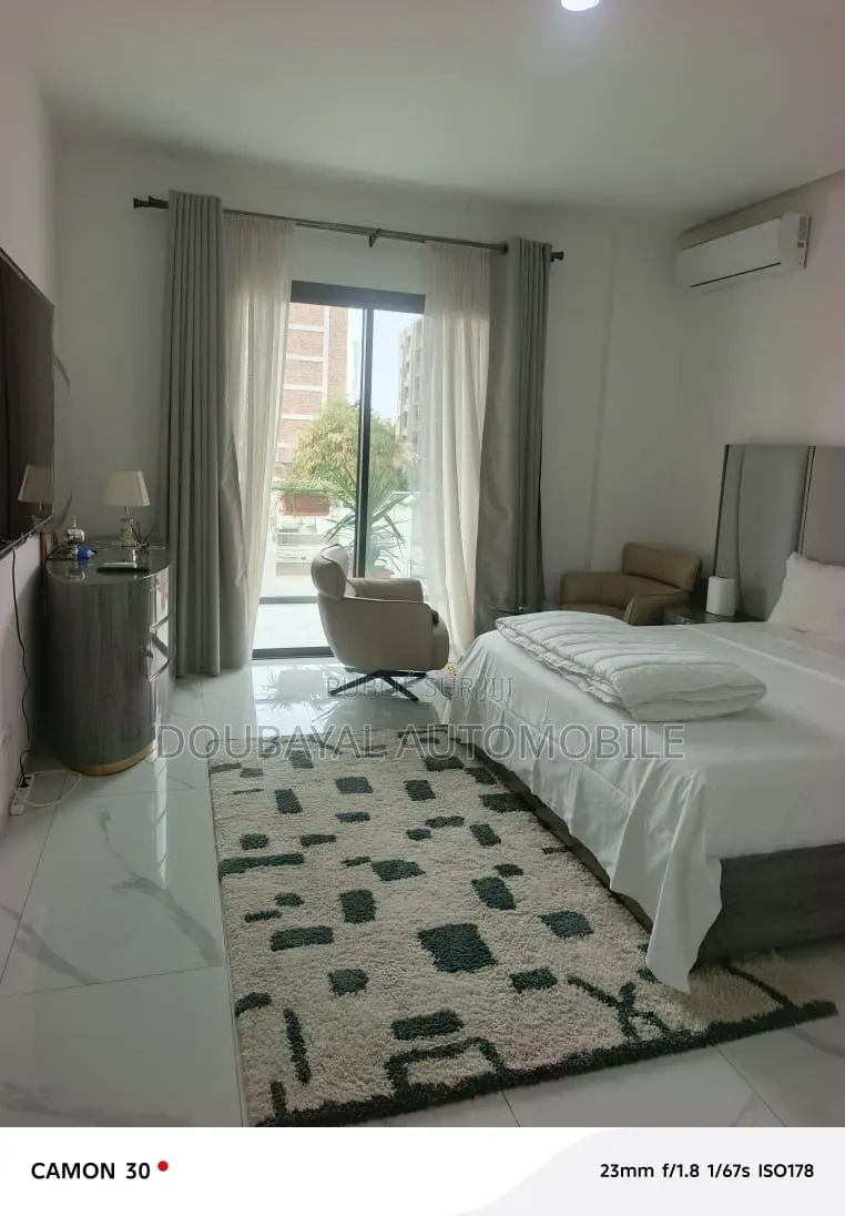 Meublé 4chbre Appartement dans Appartement Point E  à Louer