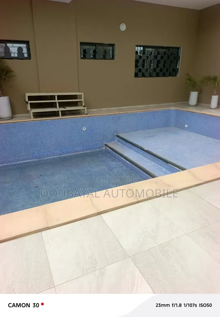 Meublé 4chbre Appartement dans Appartement Point E  à Louer