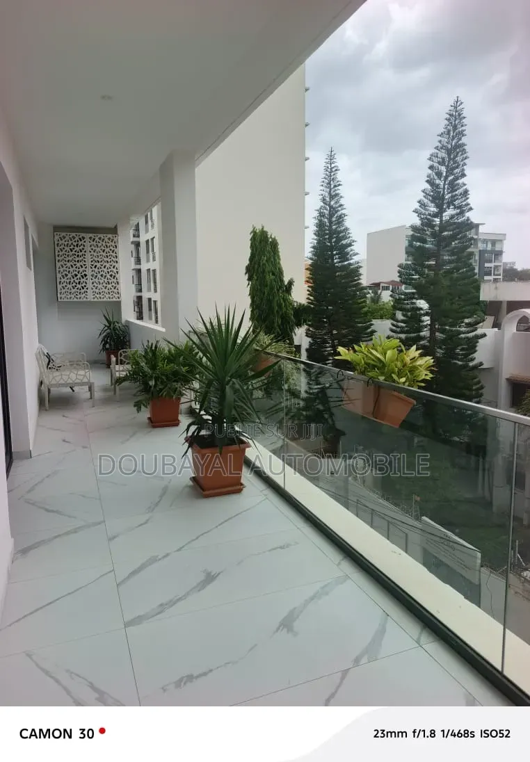 Meublé 4chbre Appartement dans Appartement Point E  à Louer