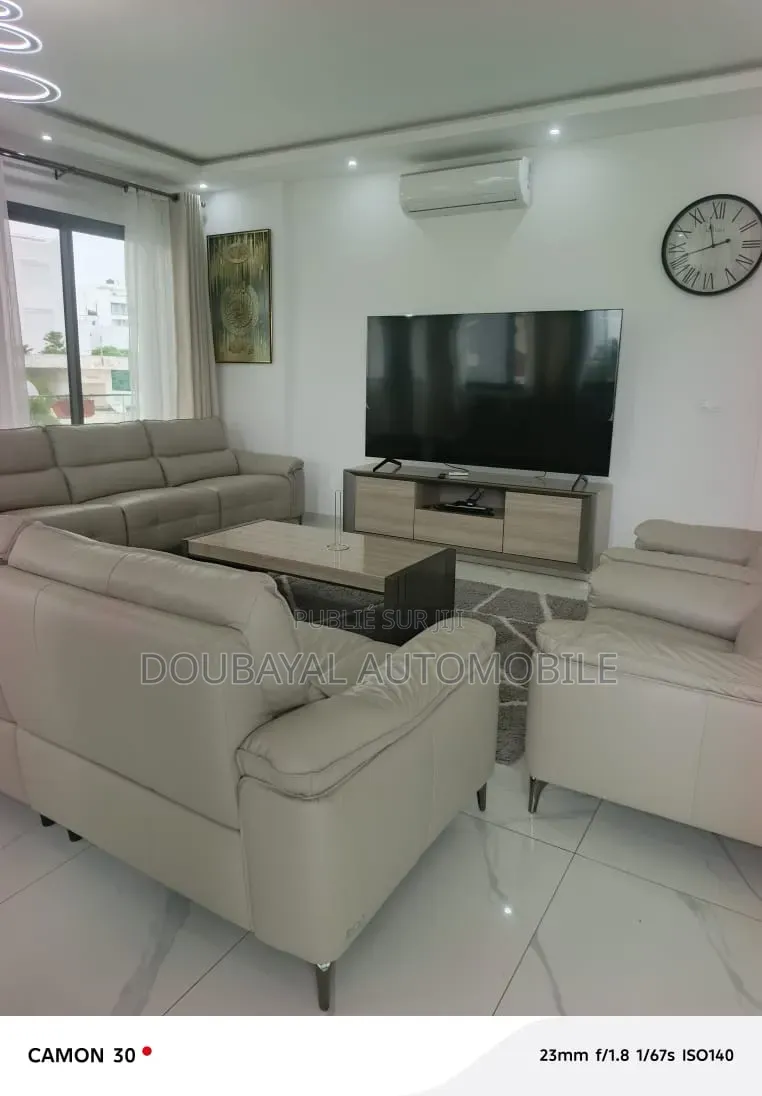 Meublé 4chbre Appartement dans Appartement Point E  à Louer