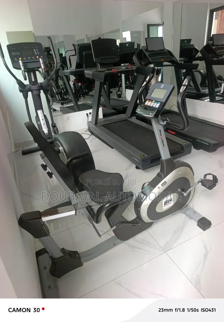 Meublé 4chbre Appartement dans Appartement Point E  à Louer