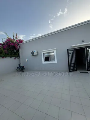 Meublé 4chbre Villa dans Villa Meuble À, Thiès Sud à Vendre