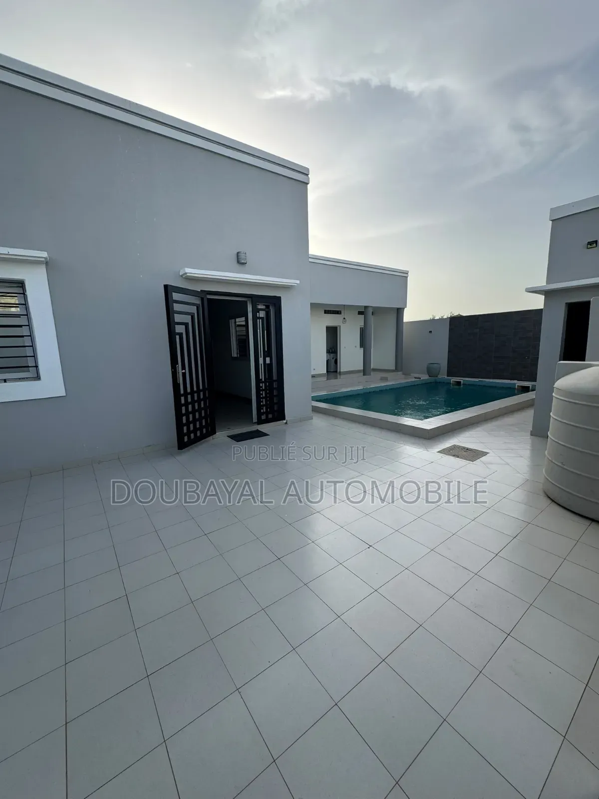 Meublé 4chbre Villa dans Villa Meuble À, Thiès Sud à Vendre