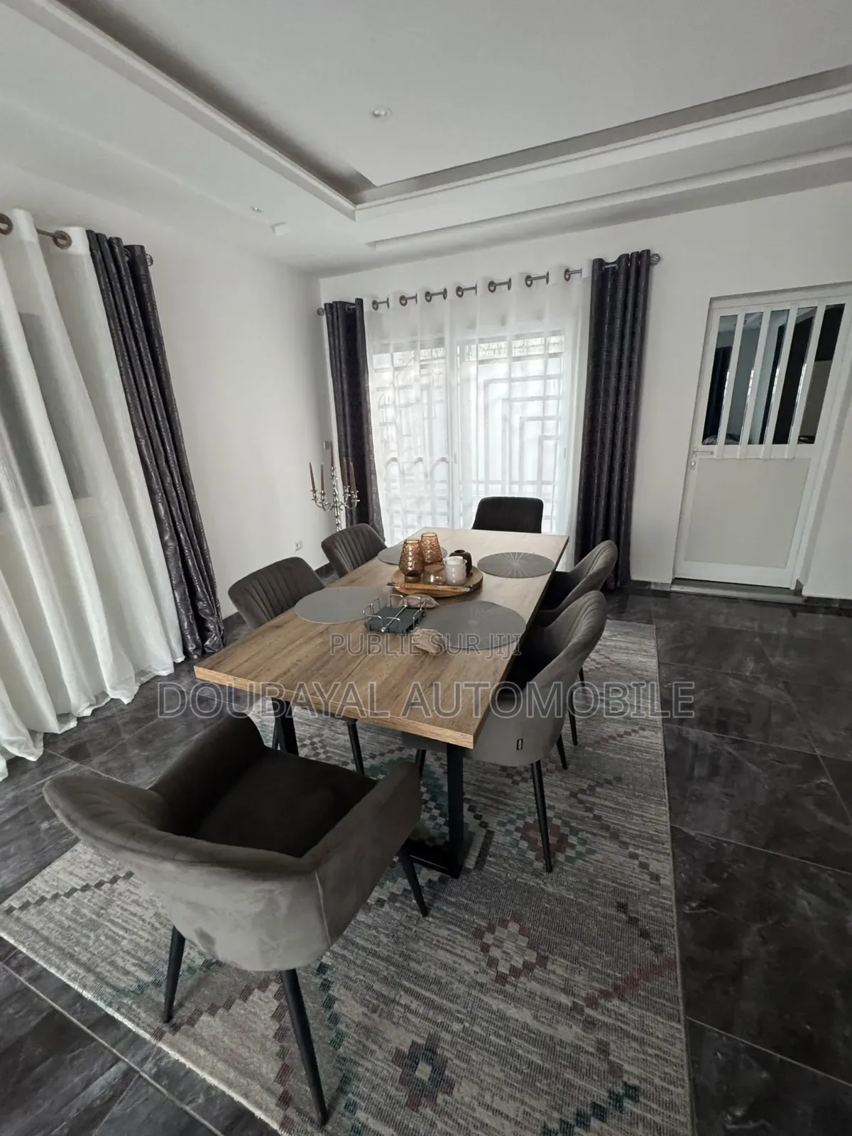 Meublé 4chbre Villa dans Villa Meuble À, Thiès Sud à Vendre