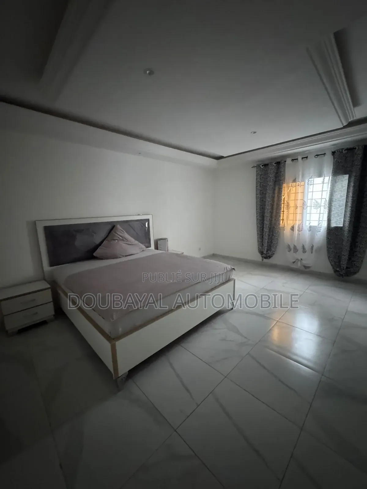 Meublé 4chbre Villa dans Villa Meuble À, Thiès Sud à Vendre