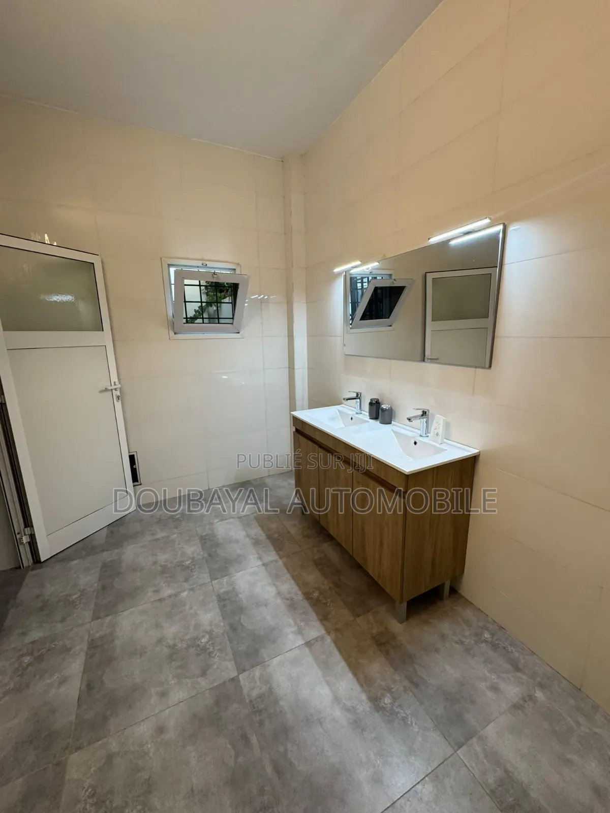 Meublé 4chbre Villa dans Villa Meuble À, Thiès Sud à Vendre