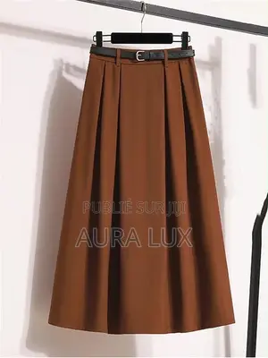 Jupe ZARA Très Classe  Disponible en Tailles M • L • XL.