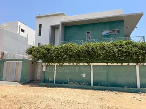 5chbre Villa dans Villa A Vendre, Thiès Sud à Vendre