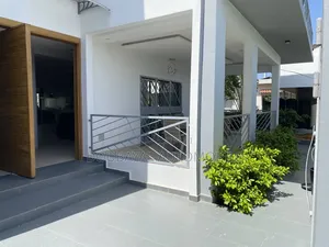 5chbre Villa dans Villa A Vendre, Thiès Sud à Vendre