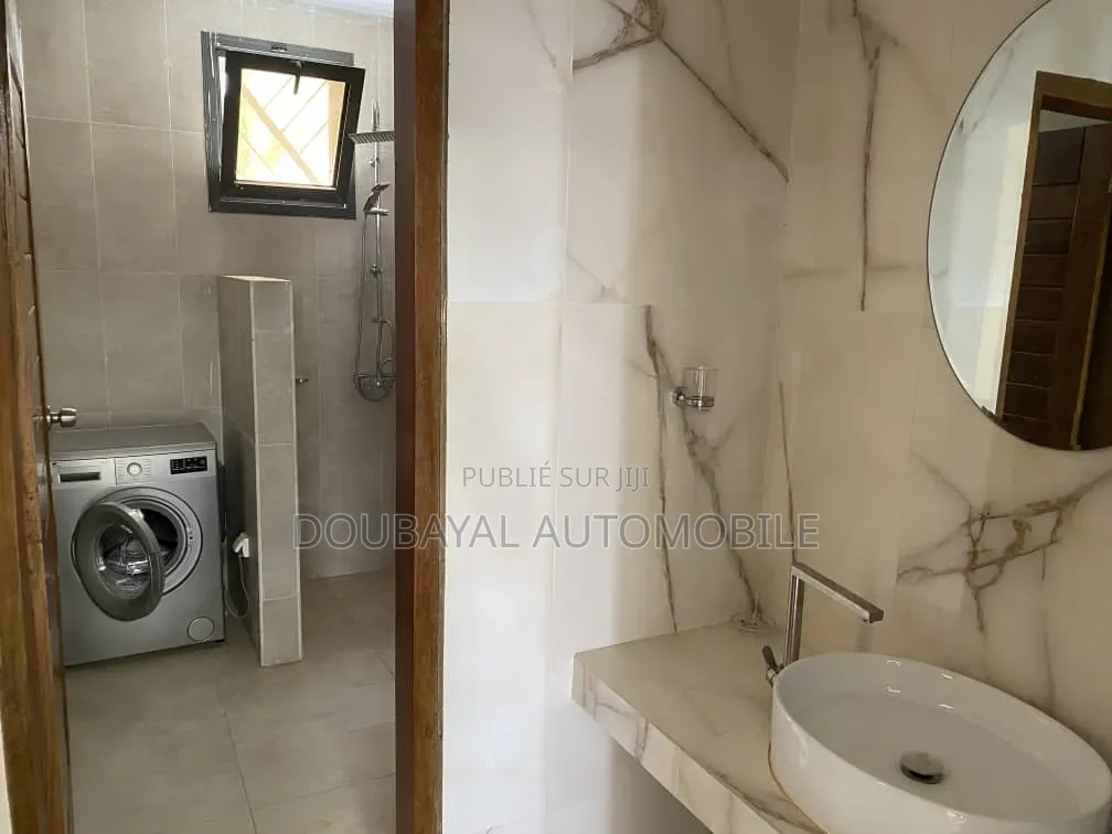 5chbre Villa dans Villa A Vendre, Thiès Sud à Vendre
