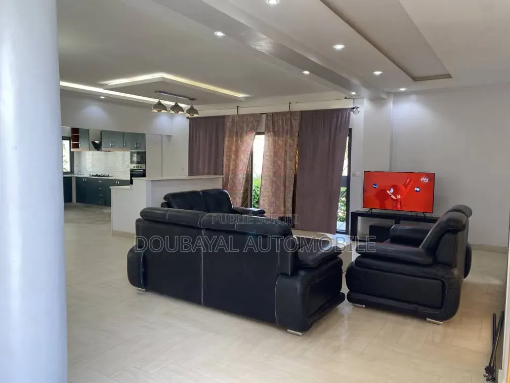 5chbre Villa dans Villa A Vendre, Thiès Sud à Vendre