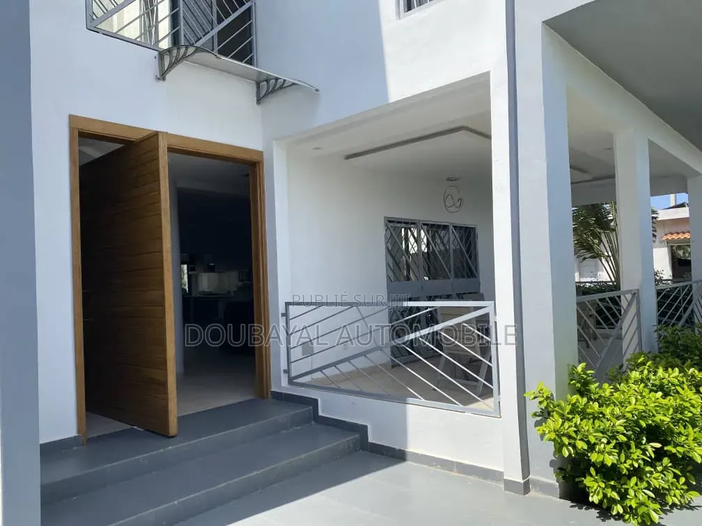 5chbre Villa dans Villa A Vendre, Thiès Sud à Vendre