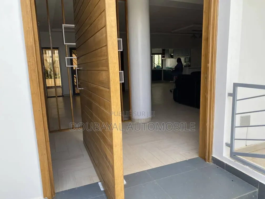 5chbre Villa dans Villa A Vendre, Thiès Sud à Vendre