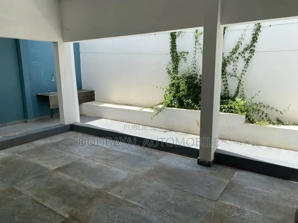 5chbre Villa dans Villa A Vendre, Thiès Sud à Vendre