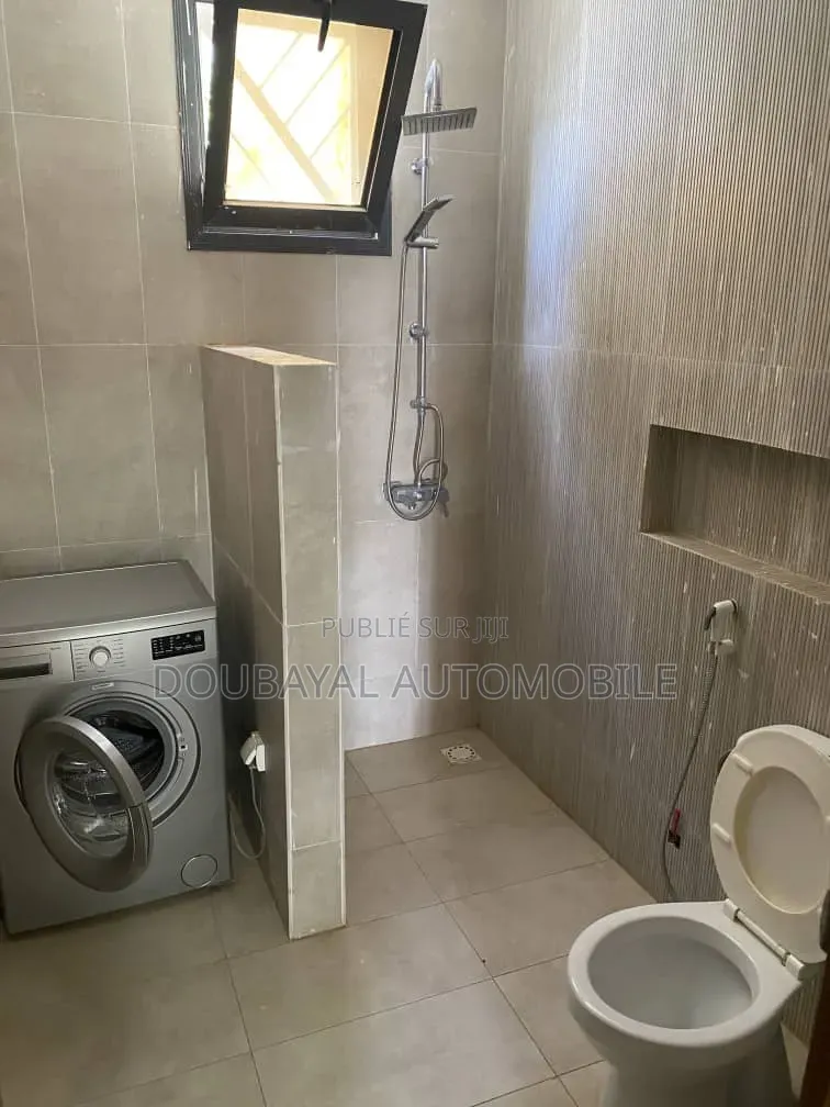 5chbre Villa dans Villa A Vendre, Thiès Sud à Vendre