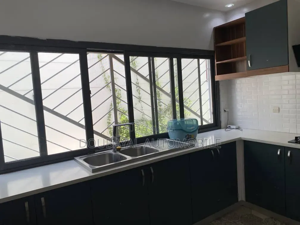 5chbre Villa dans Villa A Vendre, Thiès Sud à Vendre