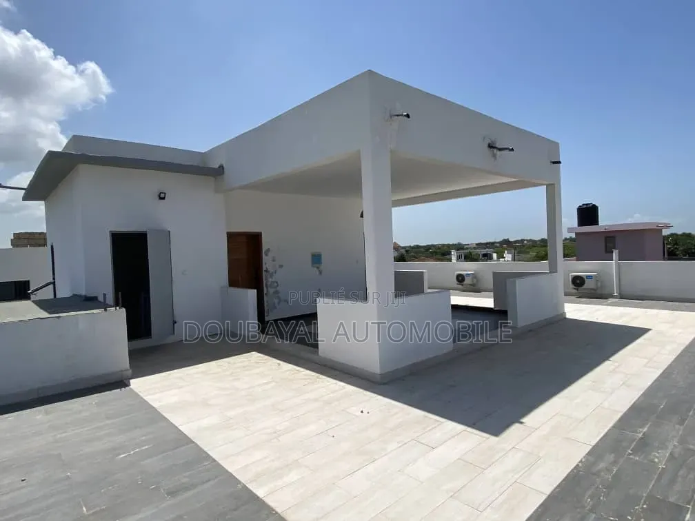 5chbre Villa dans Villa A Vendre, Thiès Sud à Vendre